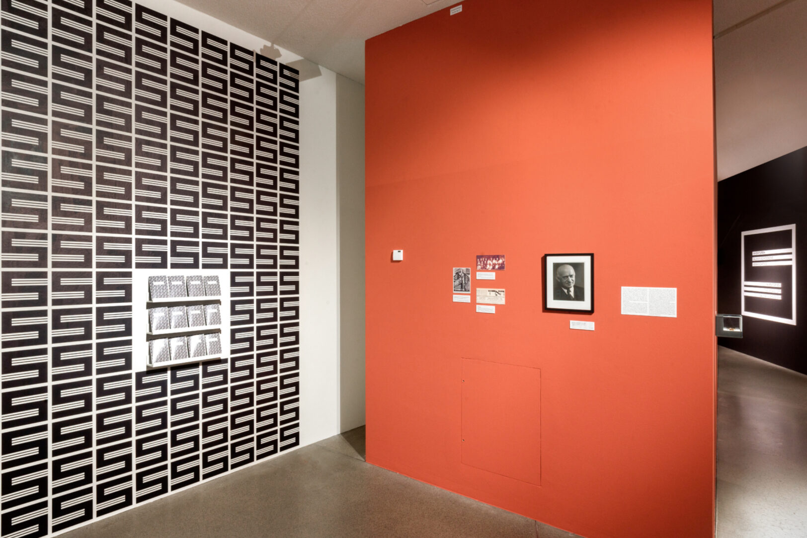 https://e-o-t.de/wordpress/wp-content/uploads/2025/06/Eot-Exhibition_Schocken_05.jpg